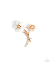Load image into Gallery viewer, Blooming Boutonniere - Gold
