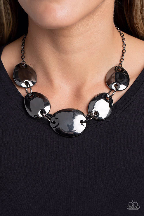 That Ring You Do -Black Necklace
